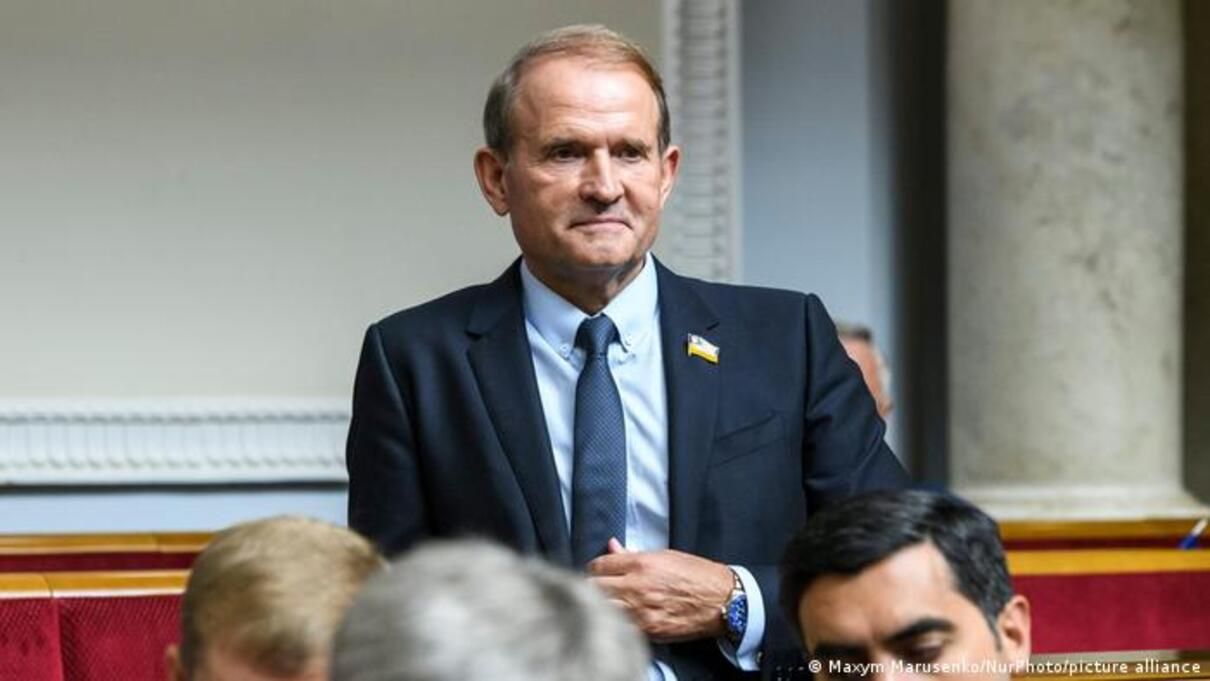 Медведчук в интересах Порошенко затягивал освобождение из плена "киборга", – Bihus.Info Медведчук в интересах Порошенко затягивал освобождение из плена "киборга", – Bihus.Info