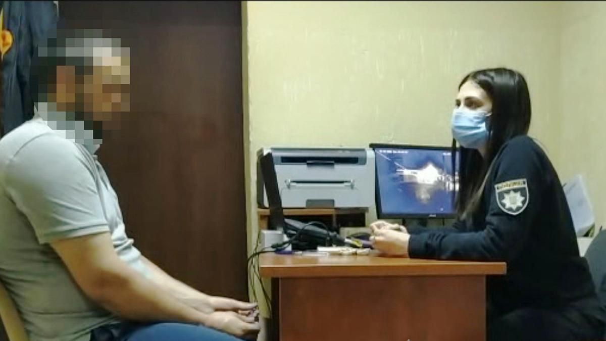 Житель Донецкой области грабил женщин в Одессе: видео Житель Донецкой области грабил женщин в Одессе: видео