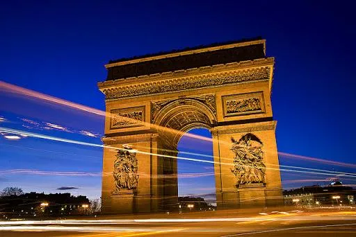 тріумфальна арка париж куди піти в Парижі