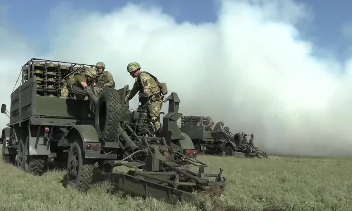 Військові тренувались встановлювати мінне поле на адмінмежіз Кримом Військові тренувались встановлювати мінне поле на адмінмежіз Кримом