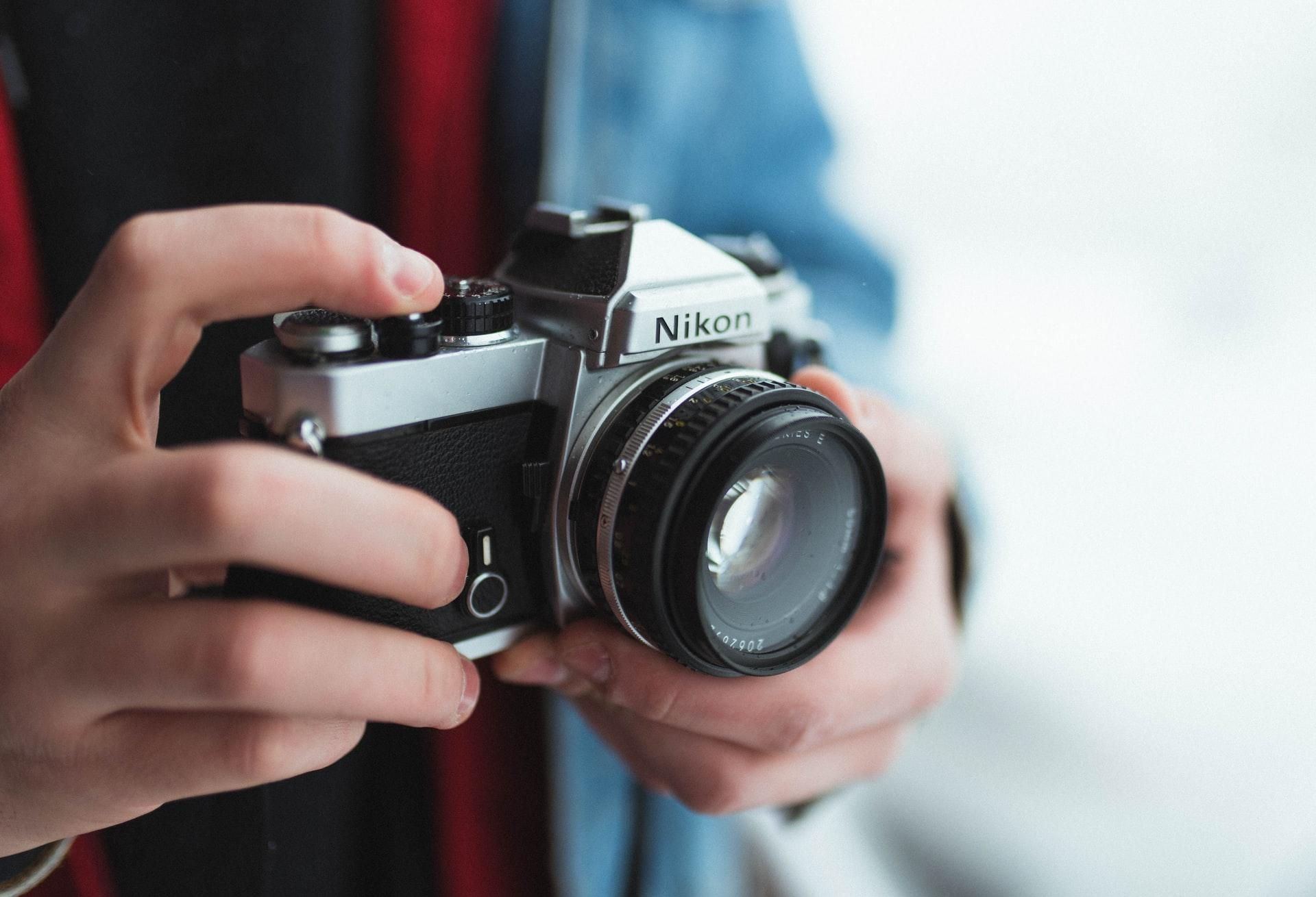 Nikon зупиняє виробництво фотоапаратів у Японії