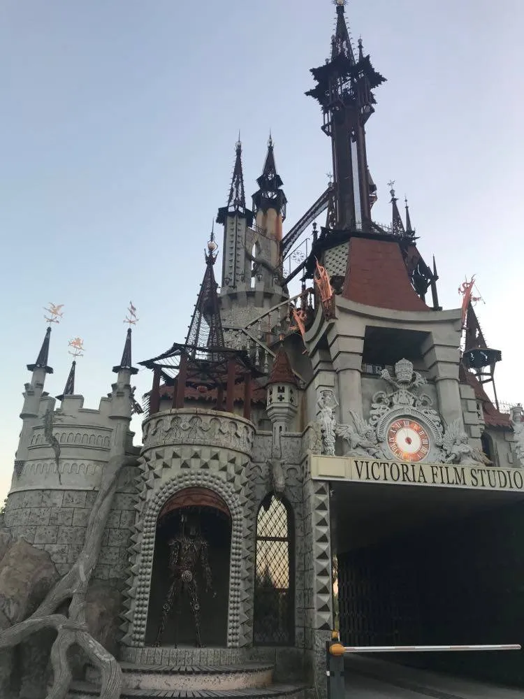 Казковий палац біля Києва кіностудія-замок Казковий палац біля Києва кіностудія-замок