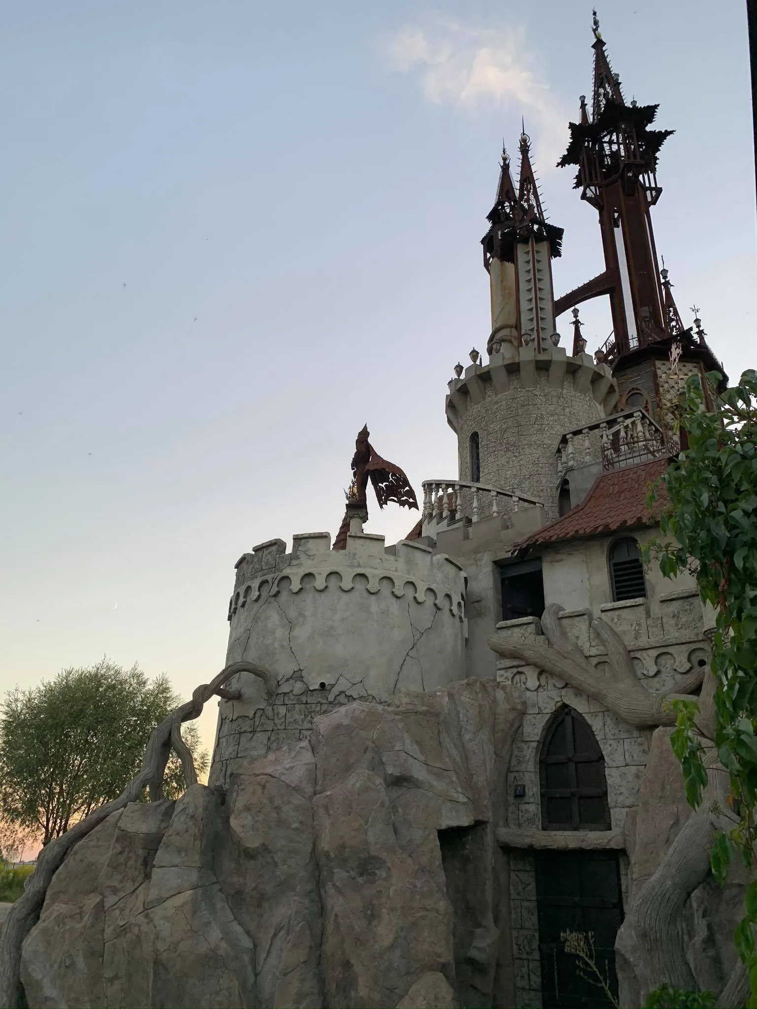 Уникальний замок мов з заставки Діснея під Києва Уникальний замок мов з заставки Діснея під Києва