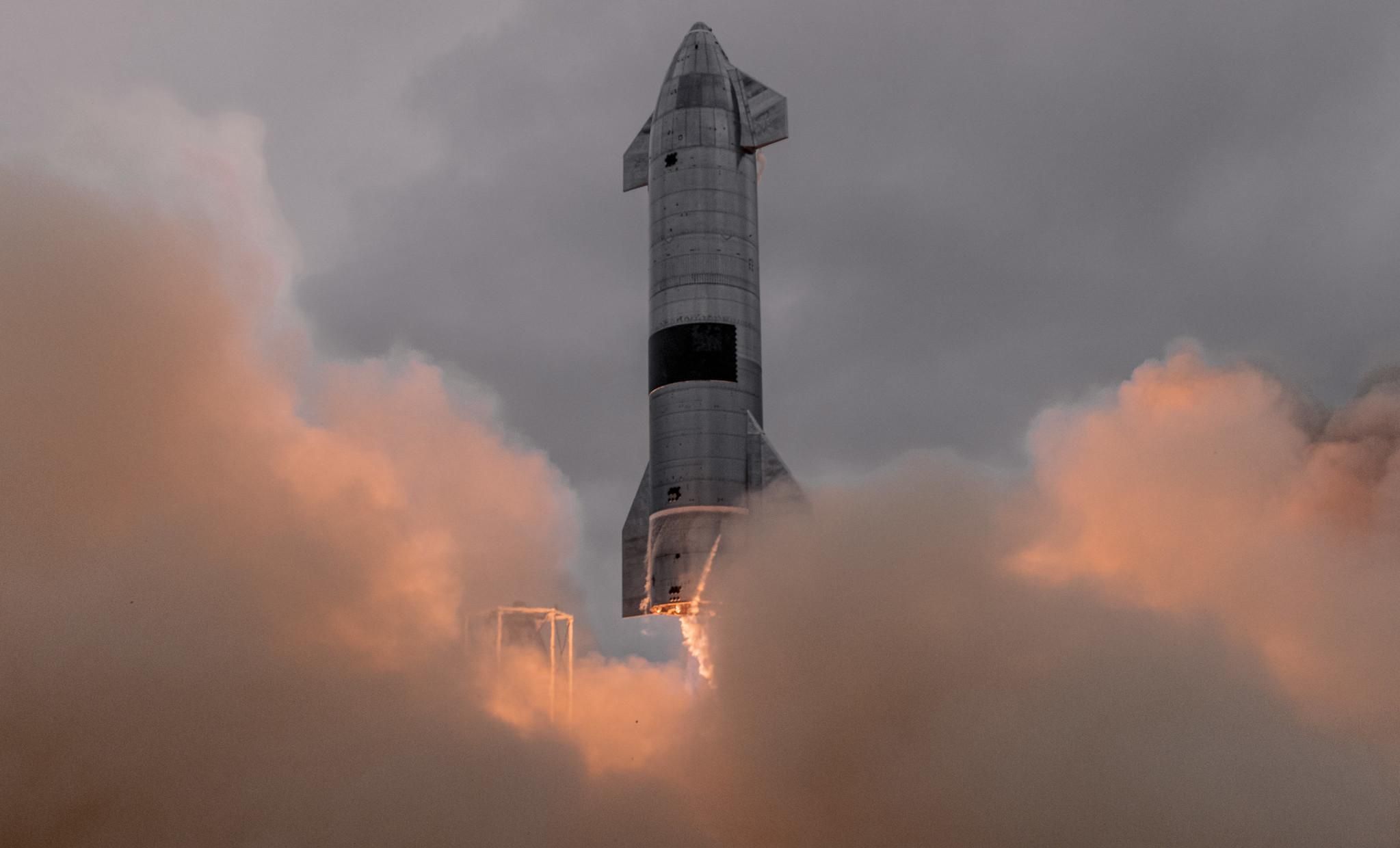 SpaceX та військові: як ВПС планує доставляти вантажі по світу