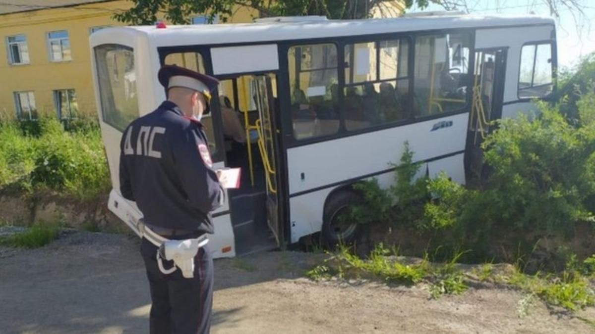 Отказали тормоза: в России автобус врезался в остановку - много погибших