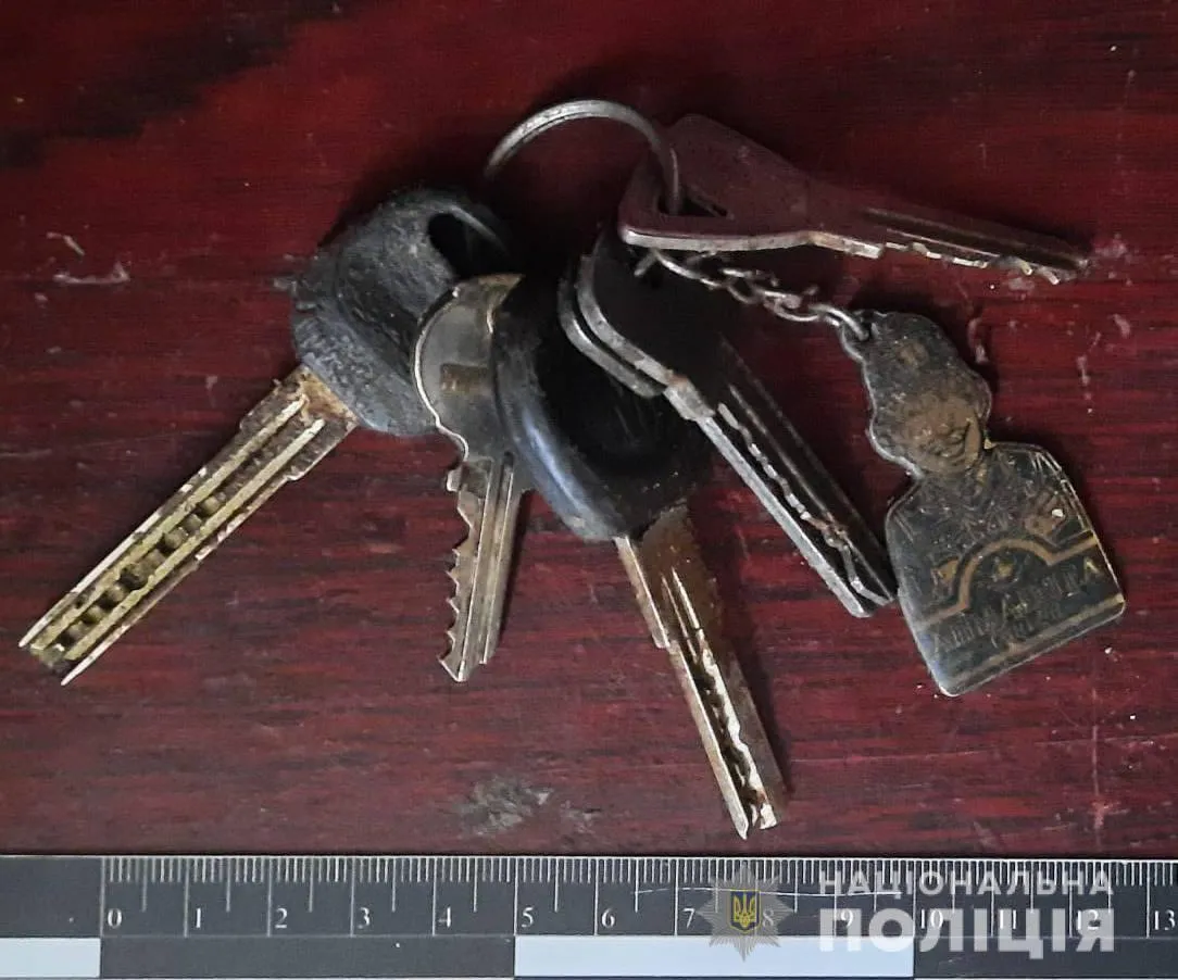 Пограбування погрожувала лопатою пенсіонерка обшук вилучені речдоки Пограбування погрожувала лопатою пенсіонерка обшук вилучені речдоки