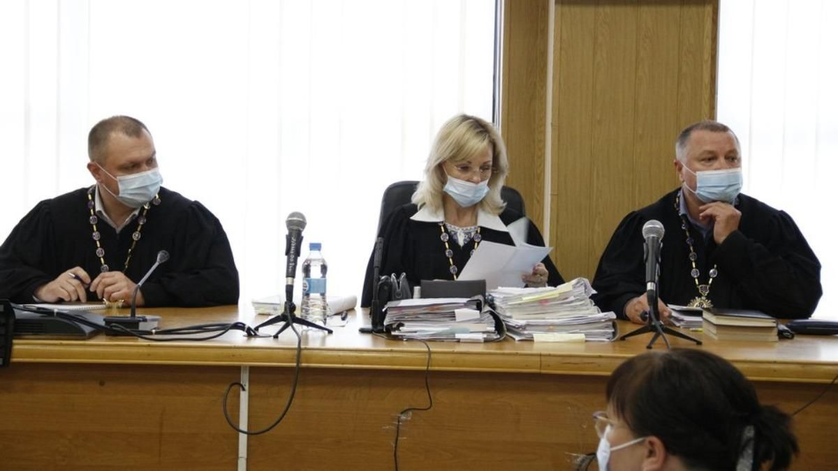 Судьи Стерненка по делу о 1 патроне подали в отставку Судьи Стерненка по делу о 1 патроне подали в отставку