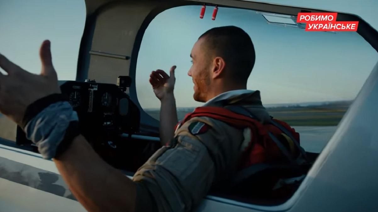 Український льотчик-ас розповів про труднощі виконання фігур вищого пілотажу Український льотчик-ас розповів про труднощі виконання фігур вищого пілотажу