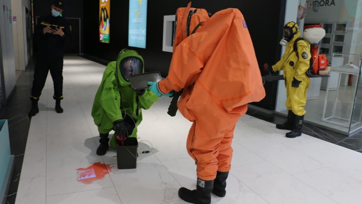 В ТРЦ Nikolsky в Харькове прошли крупные учения спецслужб: видео В ТРЦ Nikolsky в Харькове прошли крупные учения спецслужб: видео