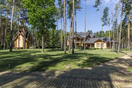 Резиденцію Януковича "Сухолуччя" передали українській мережі готелів і ресторанів