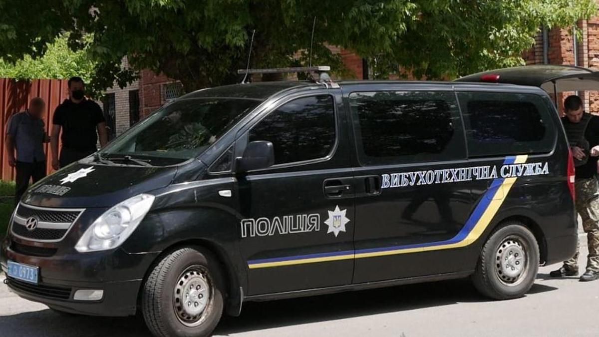 В Киевской области пьяный мужчина пришел якобы со взрывчаткой в ЖЭК В Киевской области пьяный мужчина пришел якобы со взрывчаткой в ЖЭК