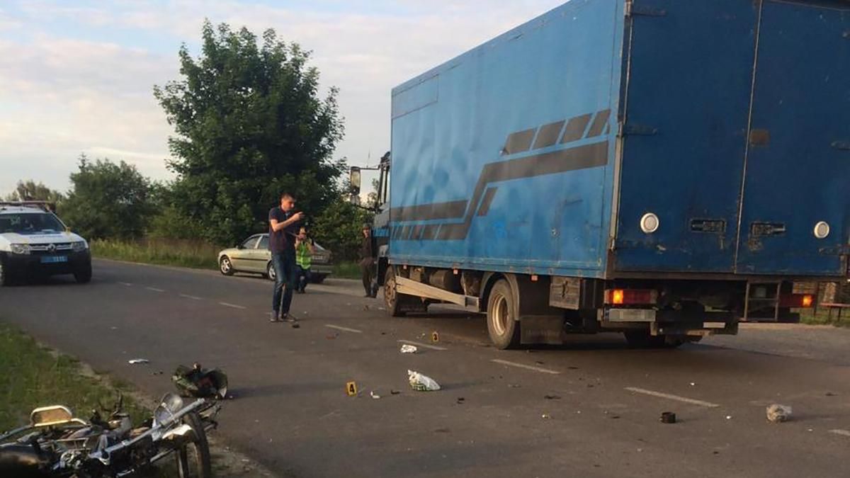 На Львівщині сталась ДТП мопеда з вантажівкою: хто винен 