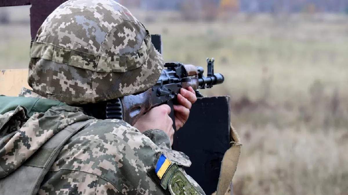 Украинского военного ранили в Донбассе