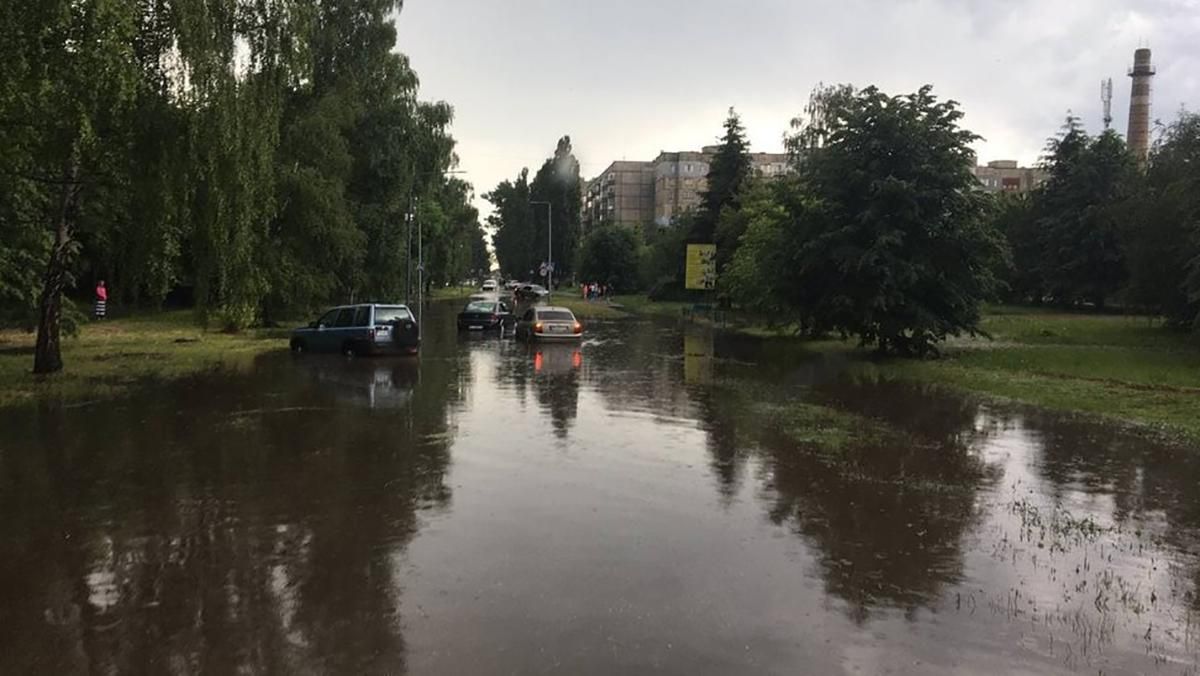 У Полтаві через зливи затопило вулиці міста