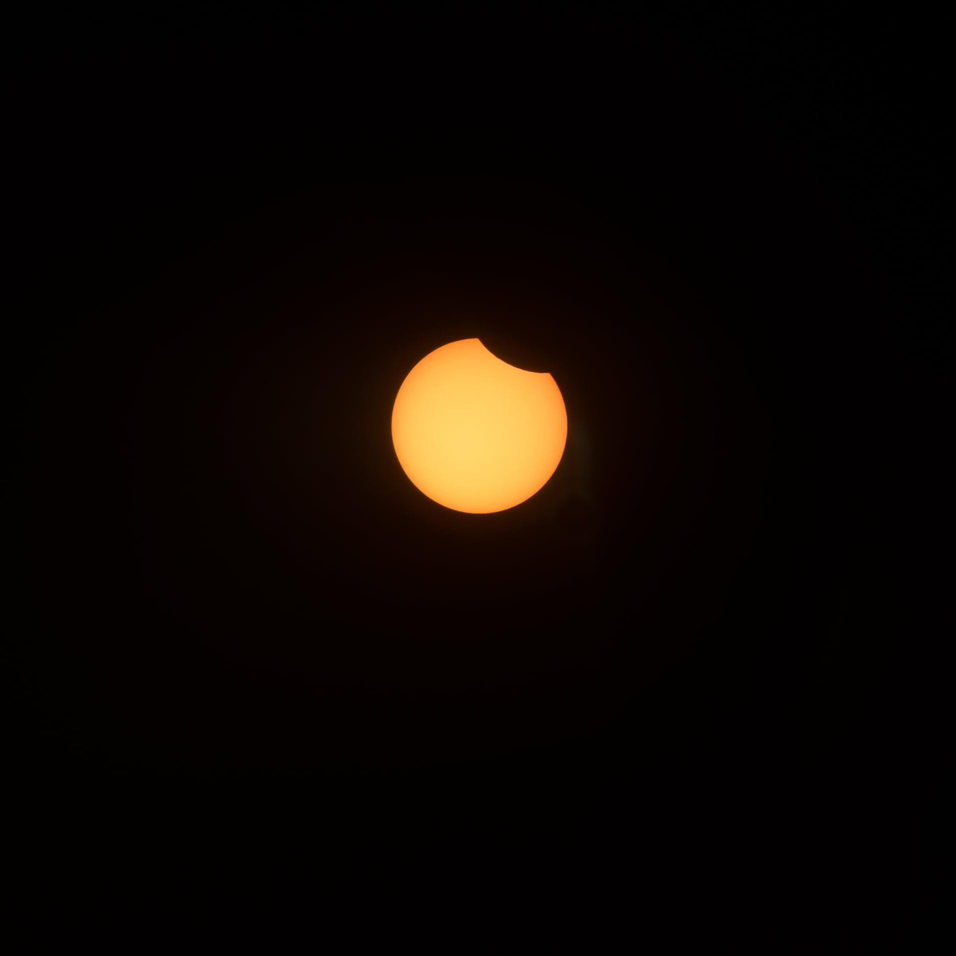 Підбірка фото сонячного затемнення 2021