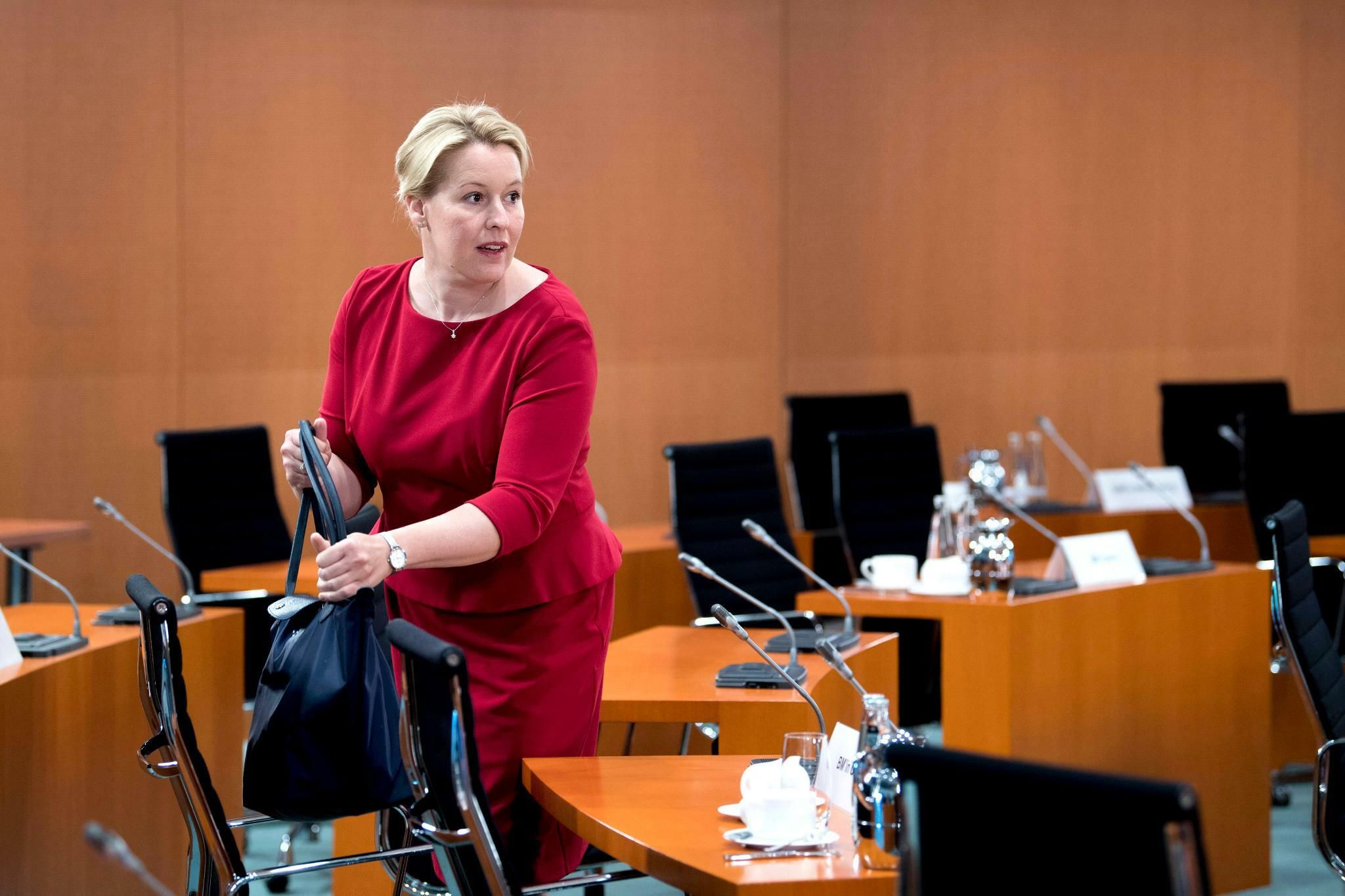 Немецкого экс-министра лишили докторской степени за плагиат Немецкого экс-министра лишили докторской степени за плагиат