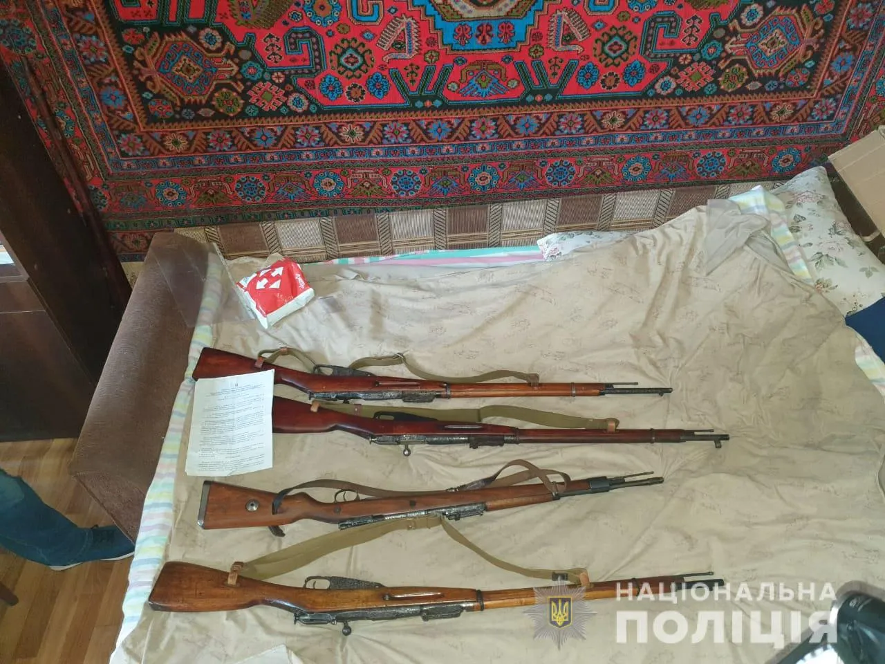 Зброя Арсенал Обшук поліція правоохоронці затримання боєприпаси Зброя Арсенал Обшук поліція правоохоронці затримання боєприпаси