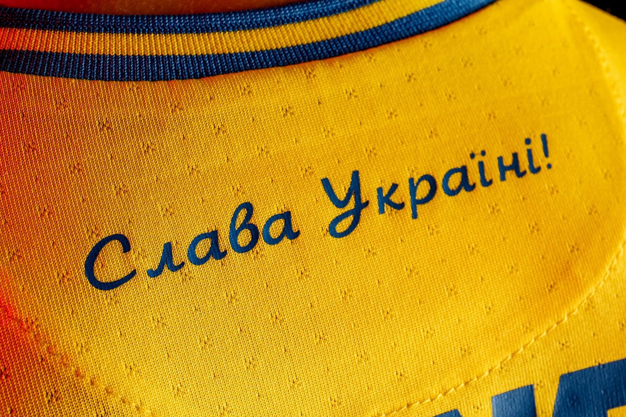Слава Україні та Героям слава залишаться на формі збірної – УЄФА