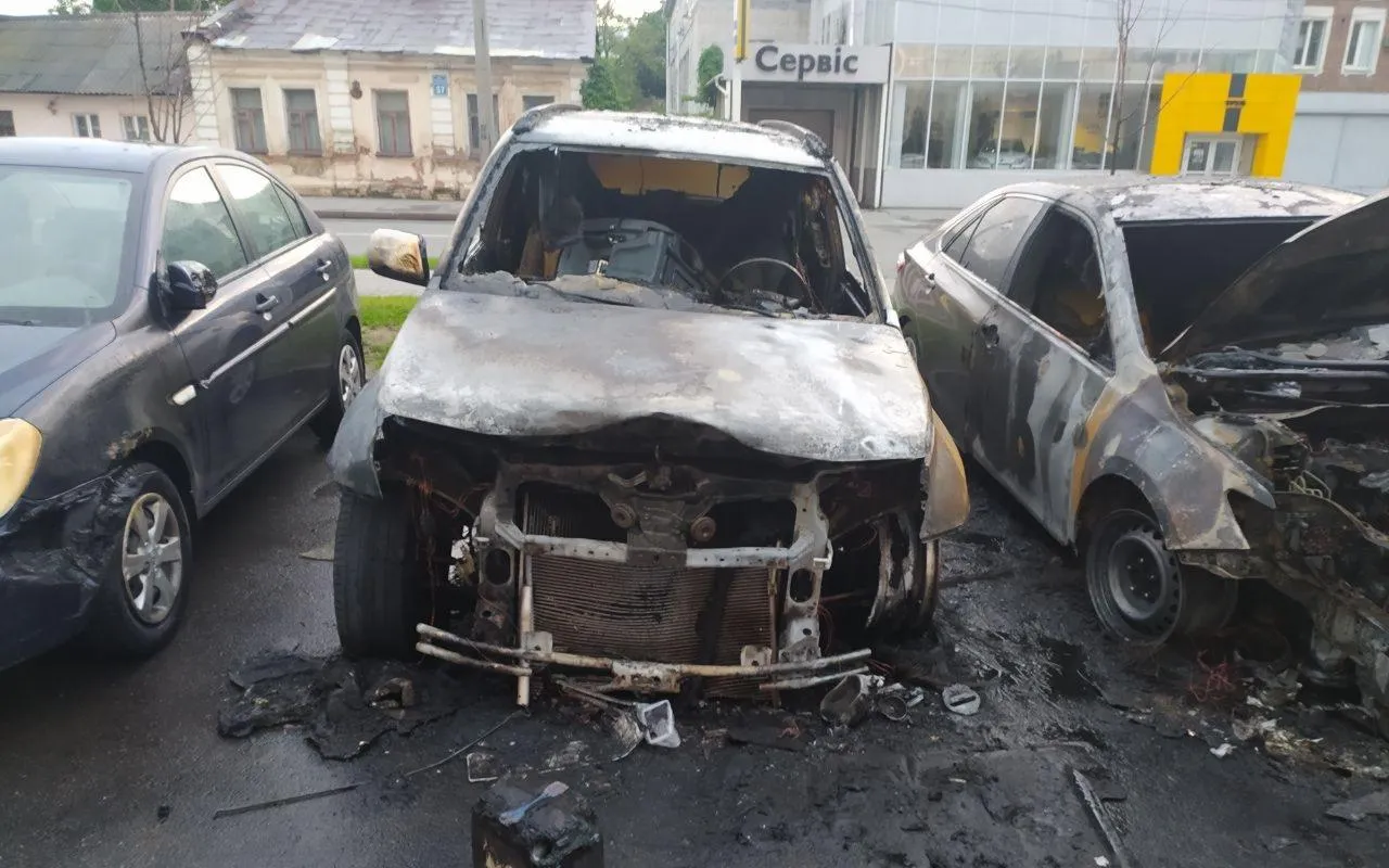 пожежа Автомобілі Згоріли ДСНС Пожежники Пожежа Харків