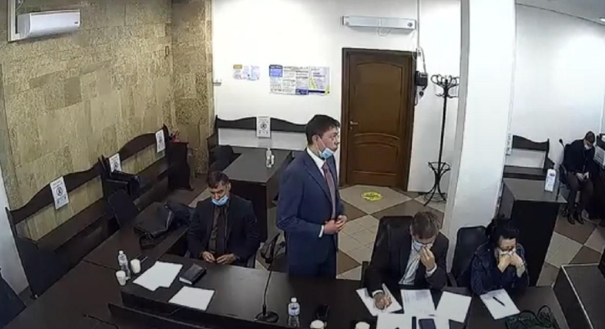 Екснардеп Крючков пришел на заседание суда пьяный: видео