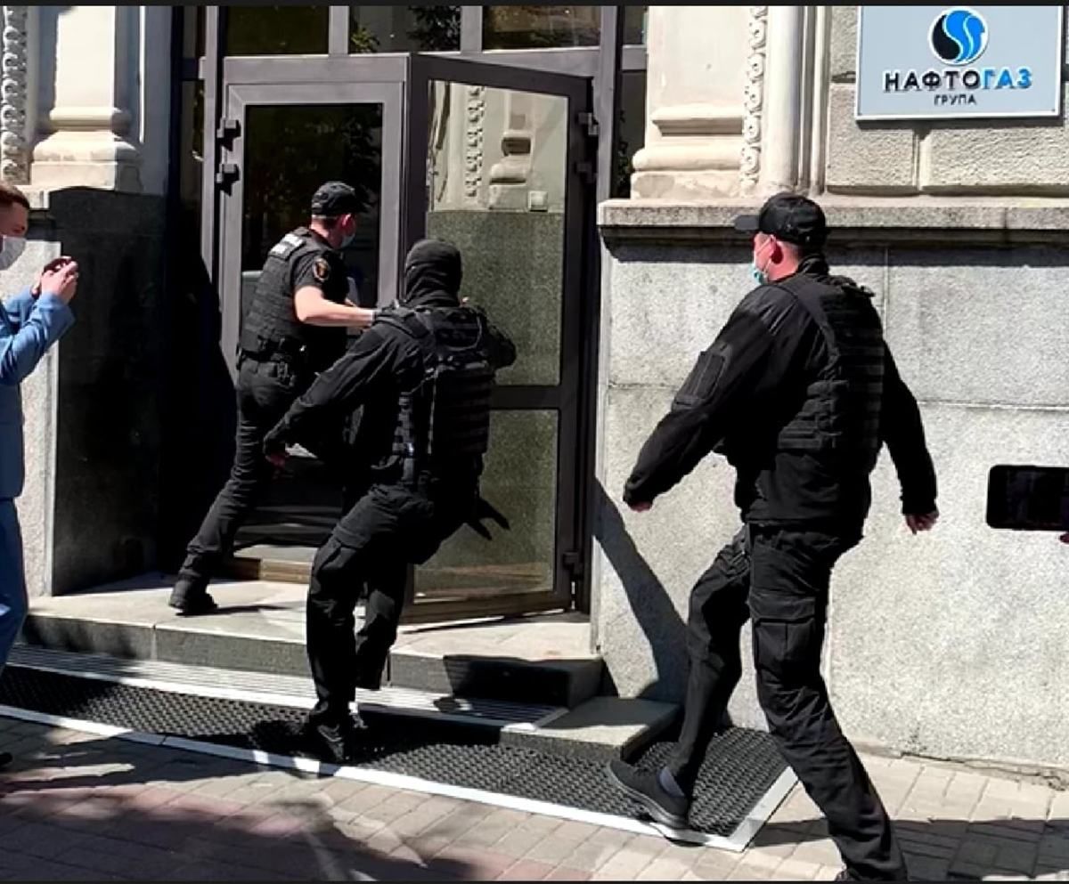 У Нафтогазі проводять обшуки в справі на мільярди гривень У Нафтогазі проводять обшуки в справі на мільярди гривень