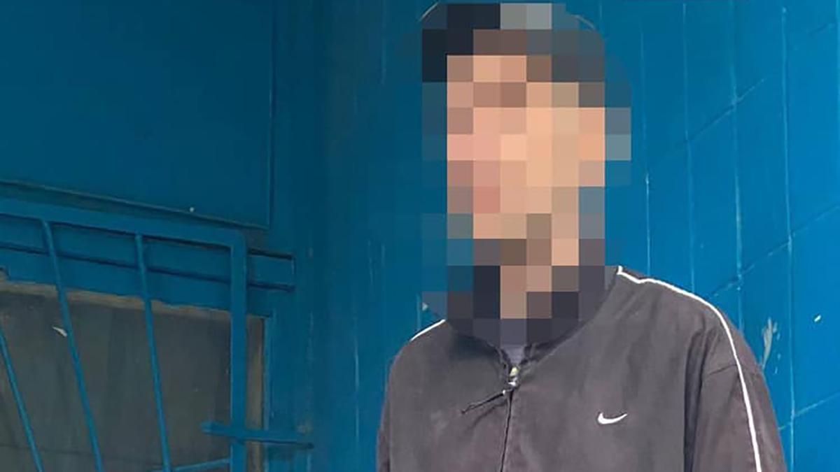 Харків'янин прийшов із пістолетом на дитячий майданчик: фото Харків'янин прийшов із пістолетом на дитячий майданчик: фото