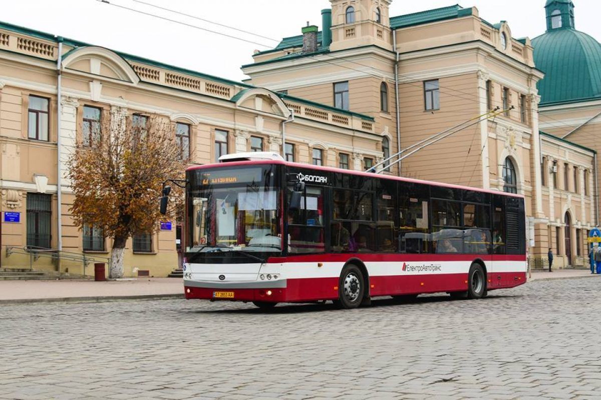 В Івано-Франківську підвищать вартість проїзду в міському транспорті