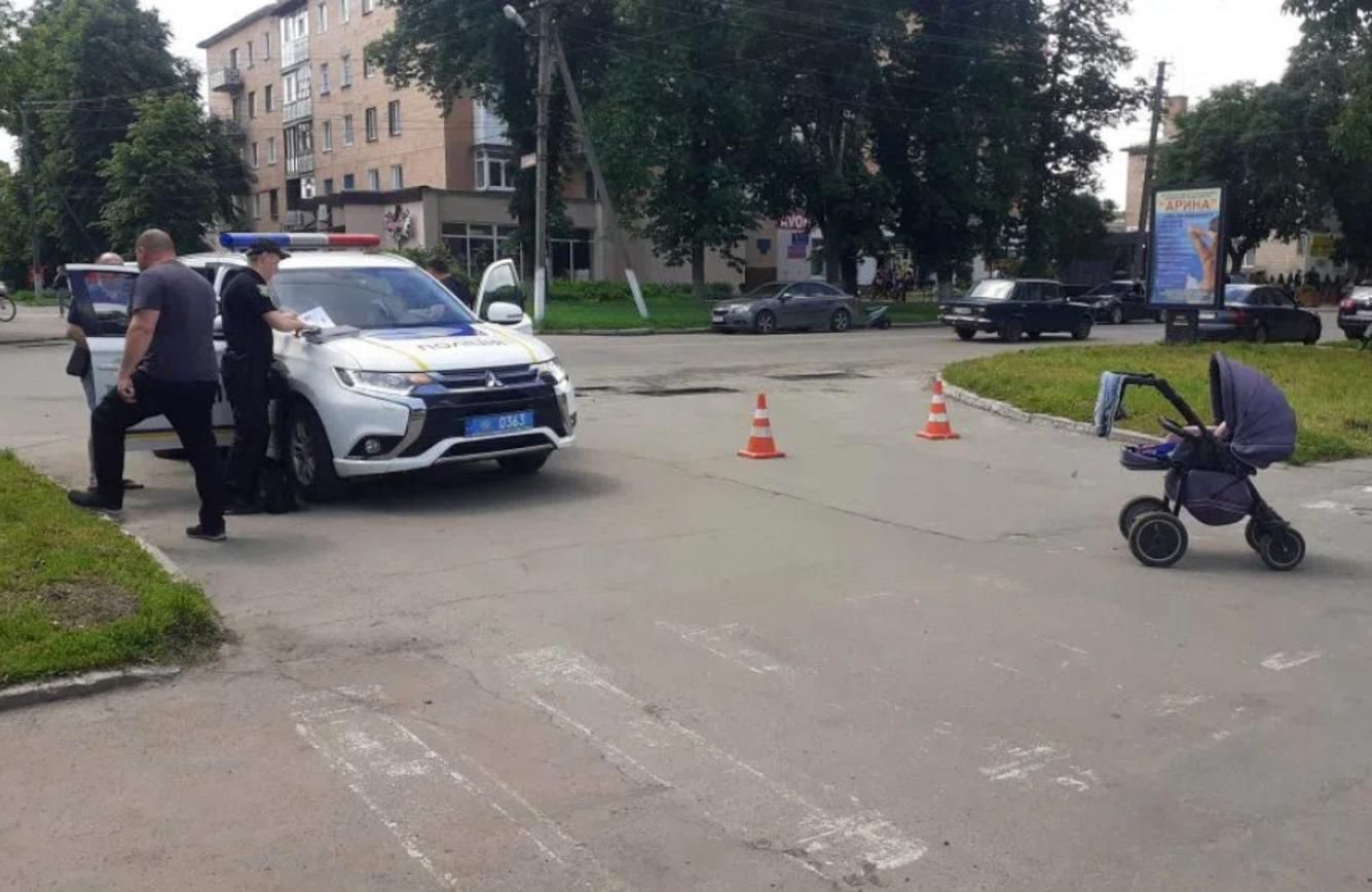 На Полтавщині водій збив 16-літню дівчину з немовлям на руках
