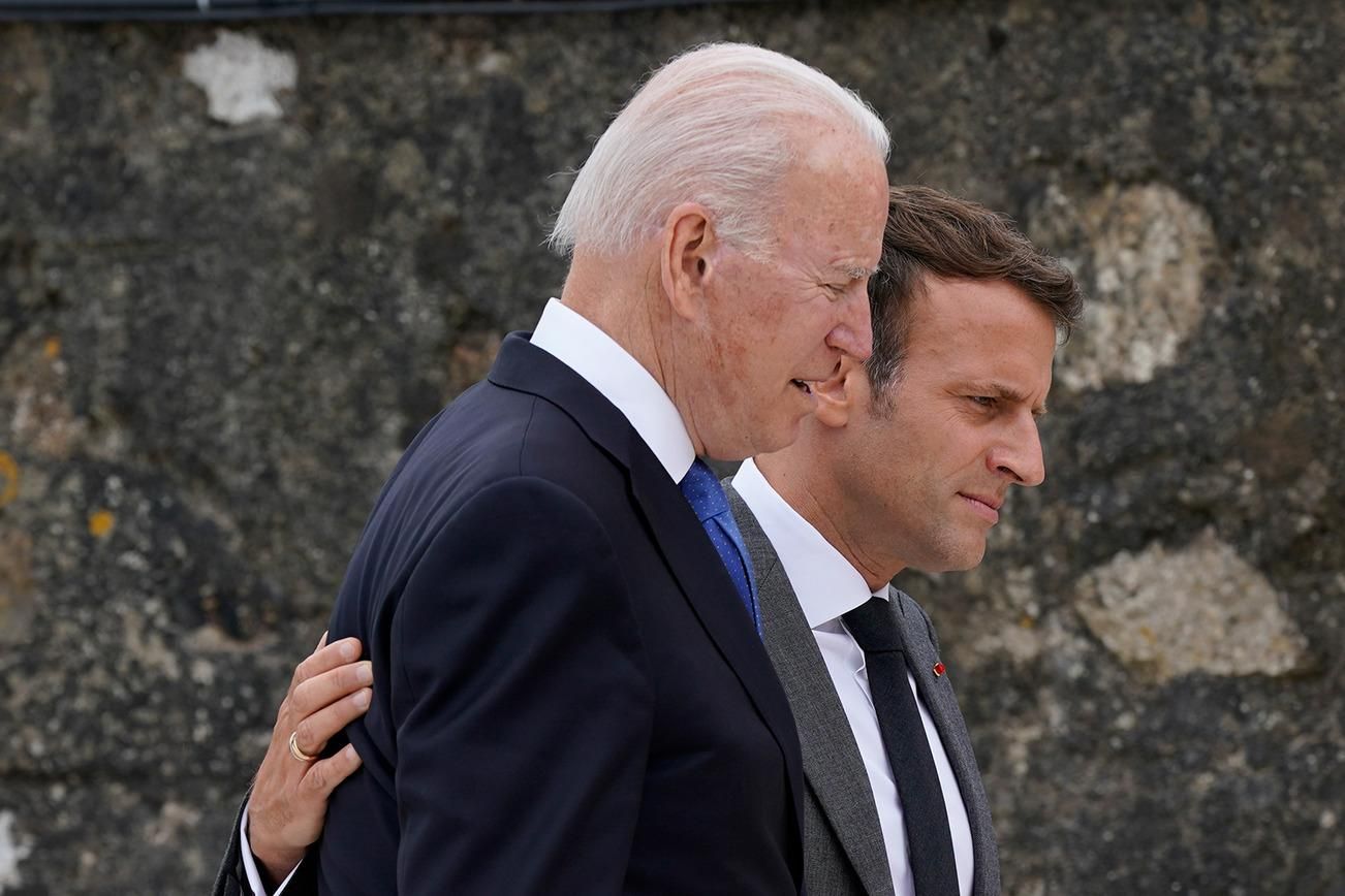 Байден та Макрон провели офіційну зустріч у рамках саміту G7: відео