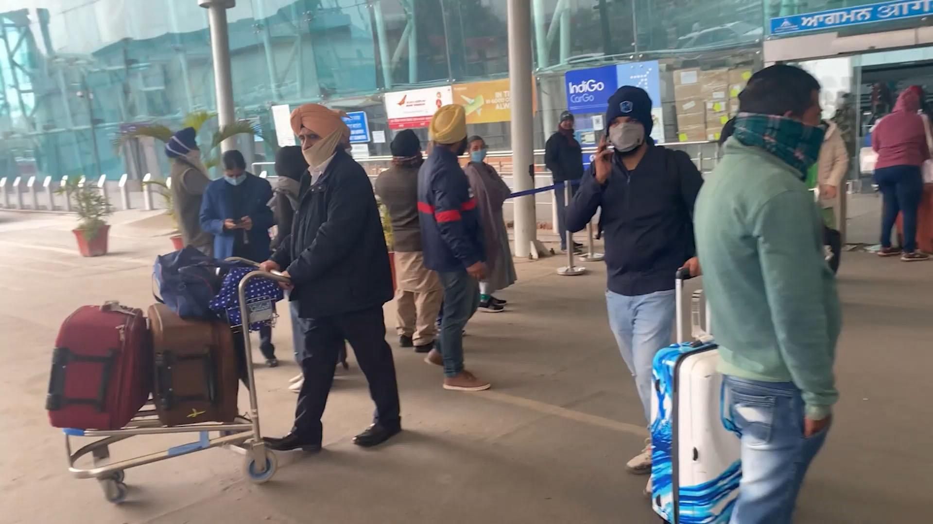 Принудительное выдворение: как нелегала из Индии вернули домой Принудительное выдворение: как нелегала из Индии вернули домой