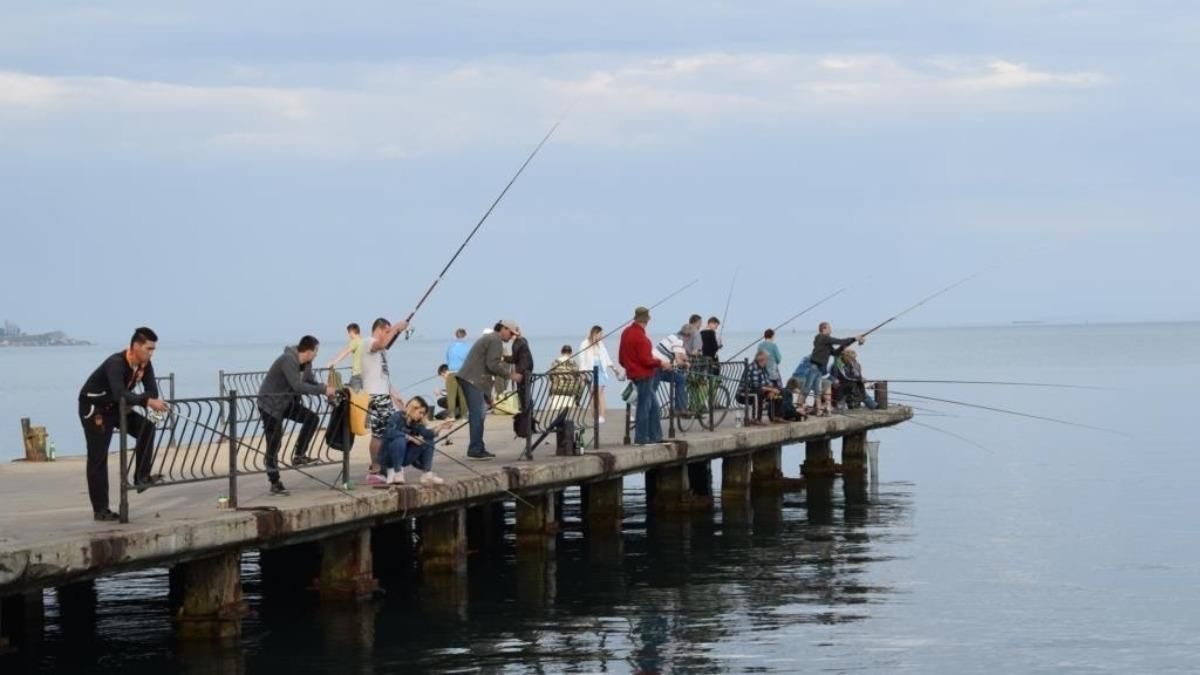 Дістав пістолета: в Криму працівник ФСБ погрожував рибалкам – відео Дістав пістолета: в Криму працівник ФСБ погрожував рибалкам – відео