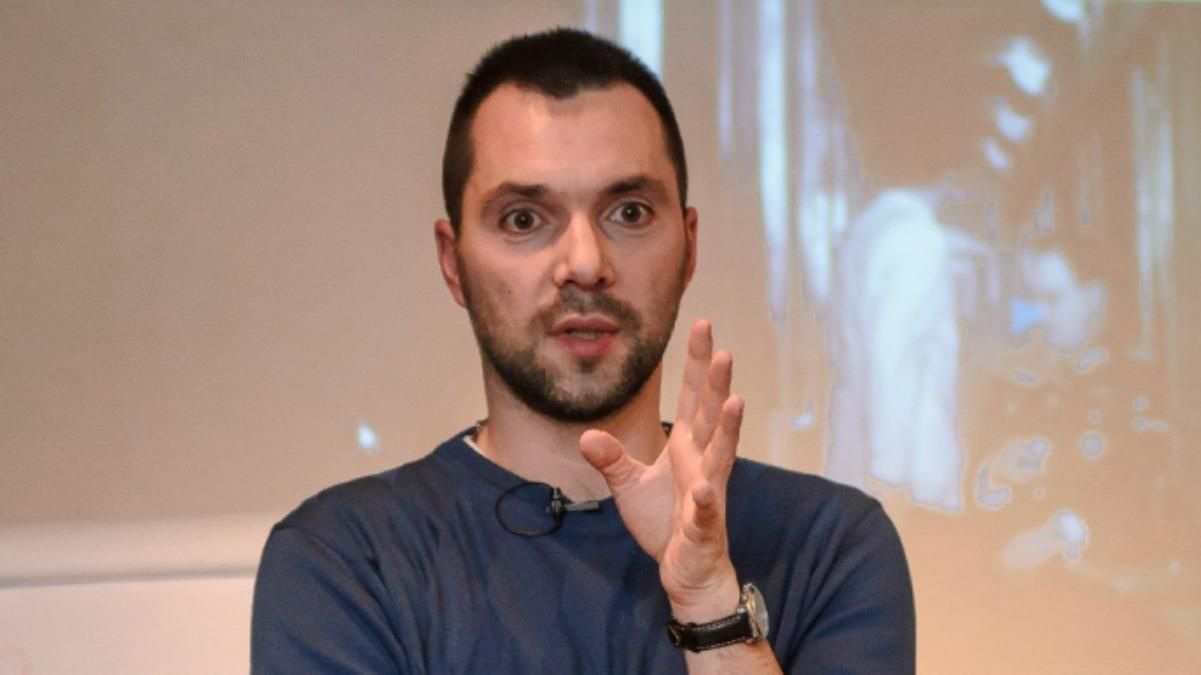 Арестович пов'язує зменшення обстрілів із зустріччю Байдена та Путіна Арестович пов'язує зменшення обстрілів із зустріччю Байдена та Путіна