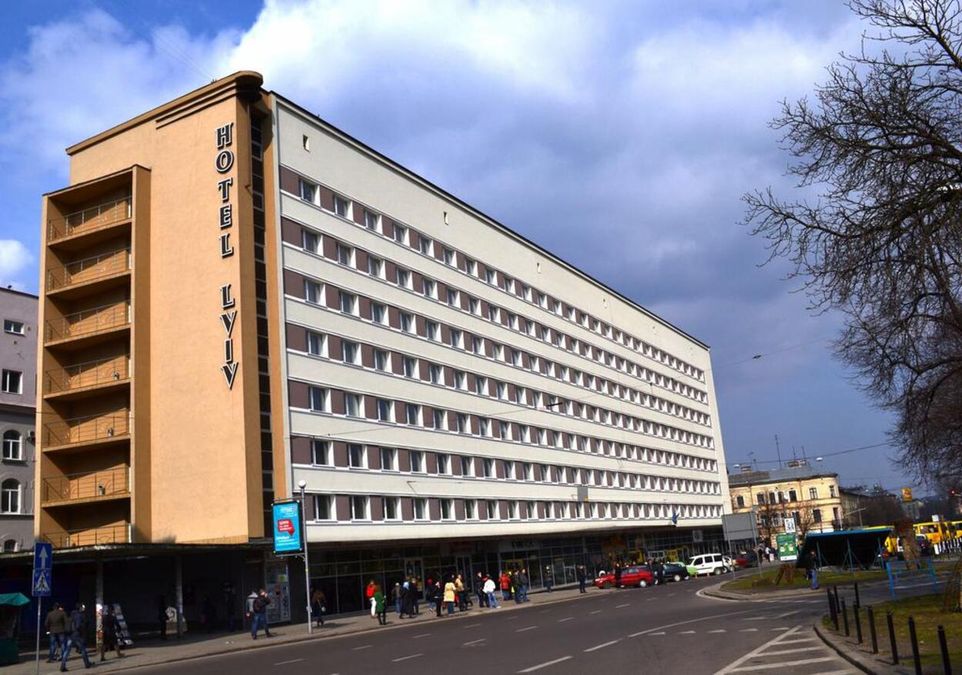 У центрі Львова 14 червня 2021 посеред ночі в готелі шукали вибухівку У центрі Львова 14 червня 2021 посеред ночі в готелі шукали вибухівку