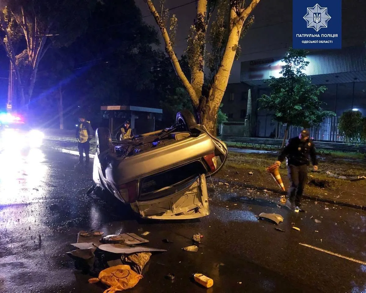 Перекинувся автомобіль ДТП Аварія Одеса Суворовський район Перекинувся автомобіль ДТП Аварія Одеса Суворовський район