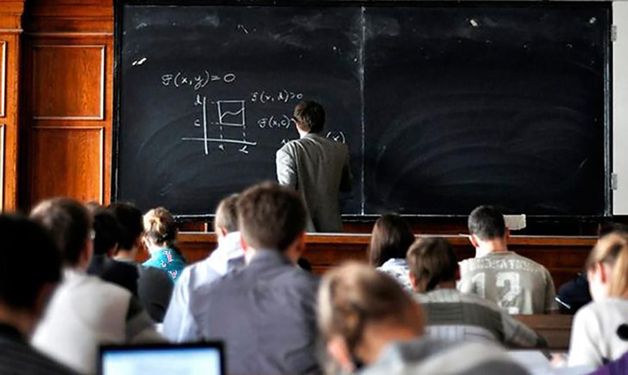 Подорожчало навчання на контракті у вишах: скільки платити у 2021 Подорожчало навчання на контракті у вишах: скільки платити у 2021