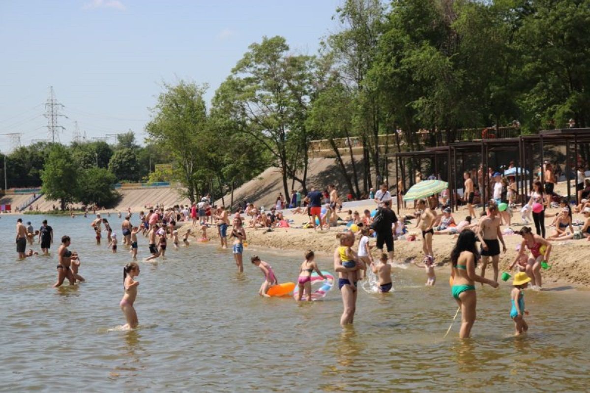На пляже в Запорожье утонул подросток: очевидцы отказались помочь