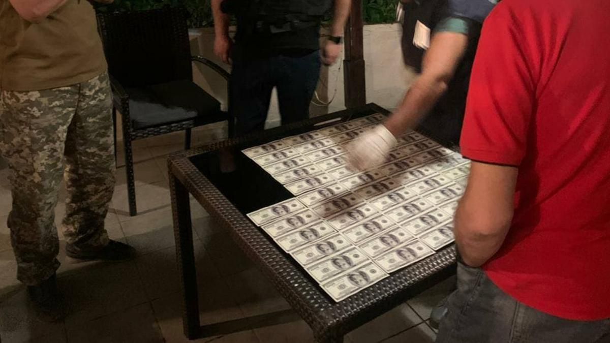 В Одесі затримали керівника підрозділу ВМС, який вимагав хабар у поліцейського В Одесі затримали керівника підрозділу ВМС, який вимагав хабар у поліцейського