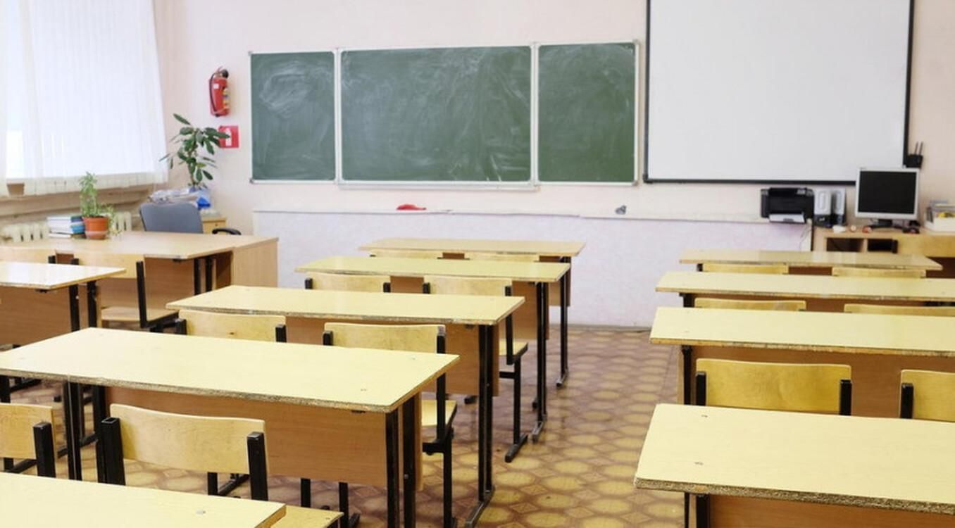 Учительницу, которая угрожала ножом ученику 7 класса, уволили со школы