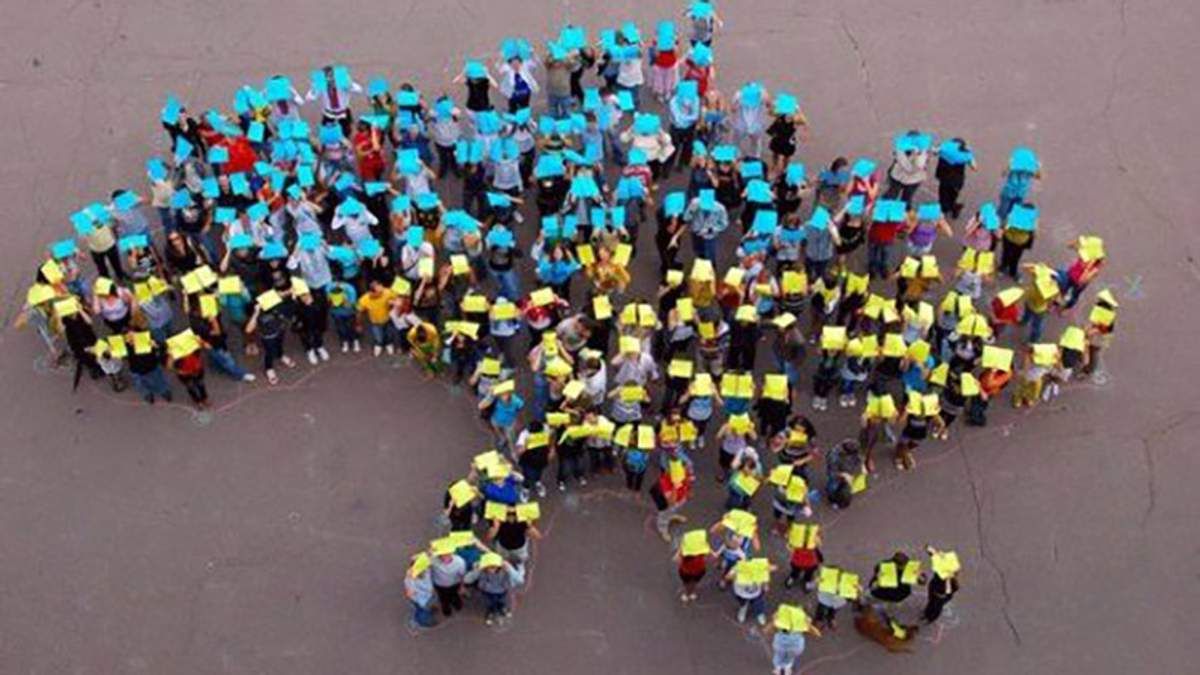 Большая опрошенных считают, что страна идет в неправильном направлении Большая опрошенных считают, что страна идет в неправильном направлении