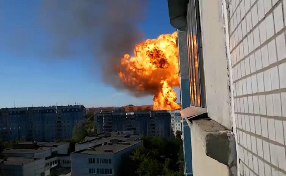 В России масштабные взрывы на АЗК: есть пострадавшие - жуткие видео