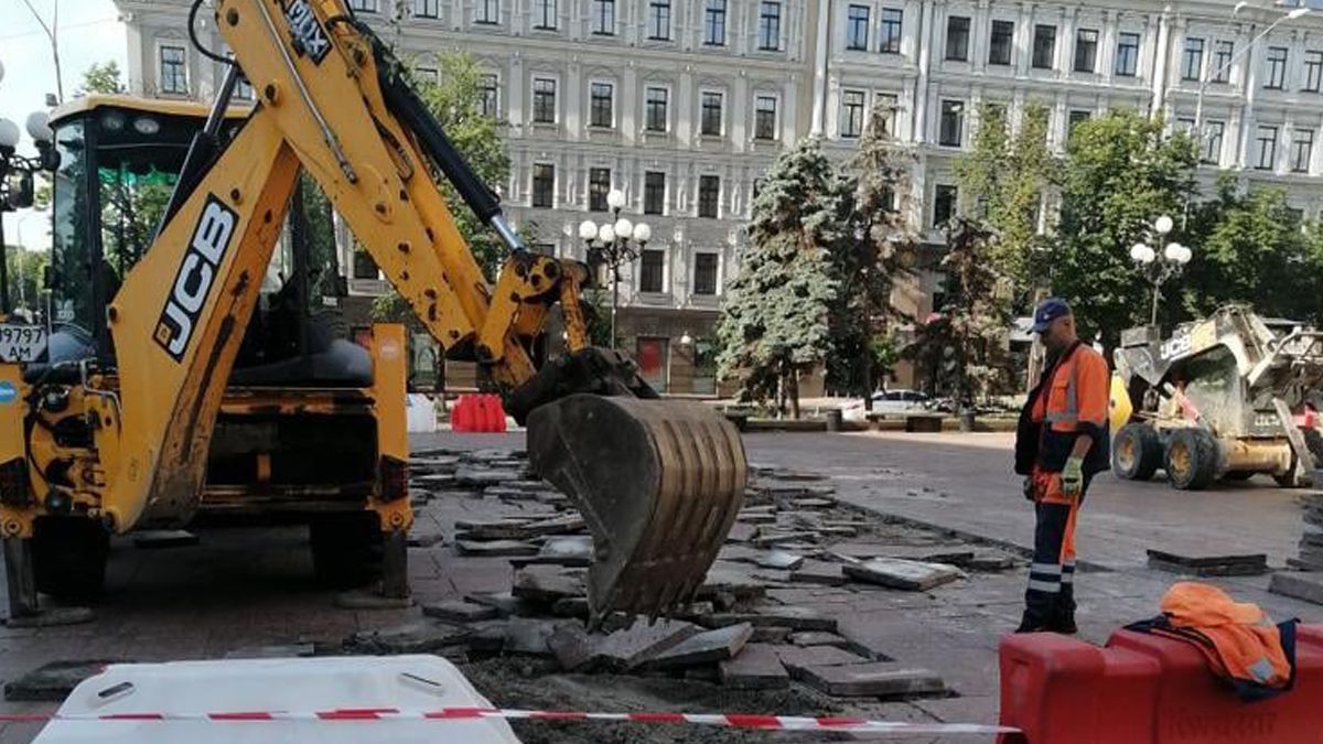 В Киеве обновляют театральную площадь: это помощь от президента