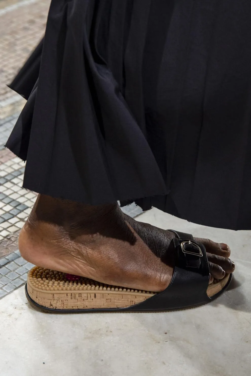 Слайдери  – стильне літнє взуття