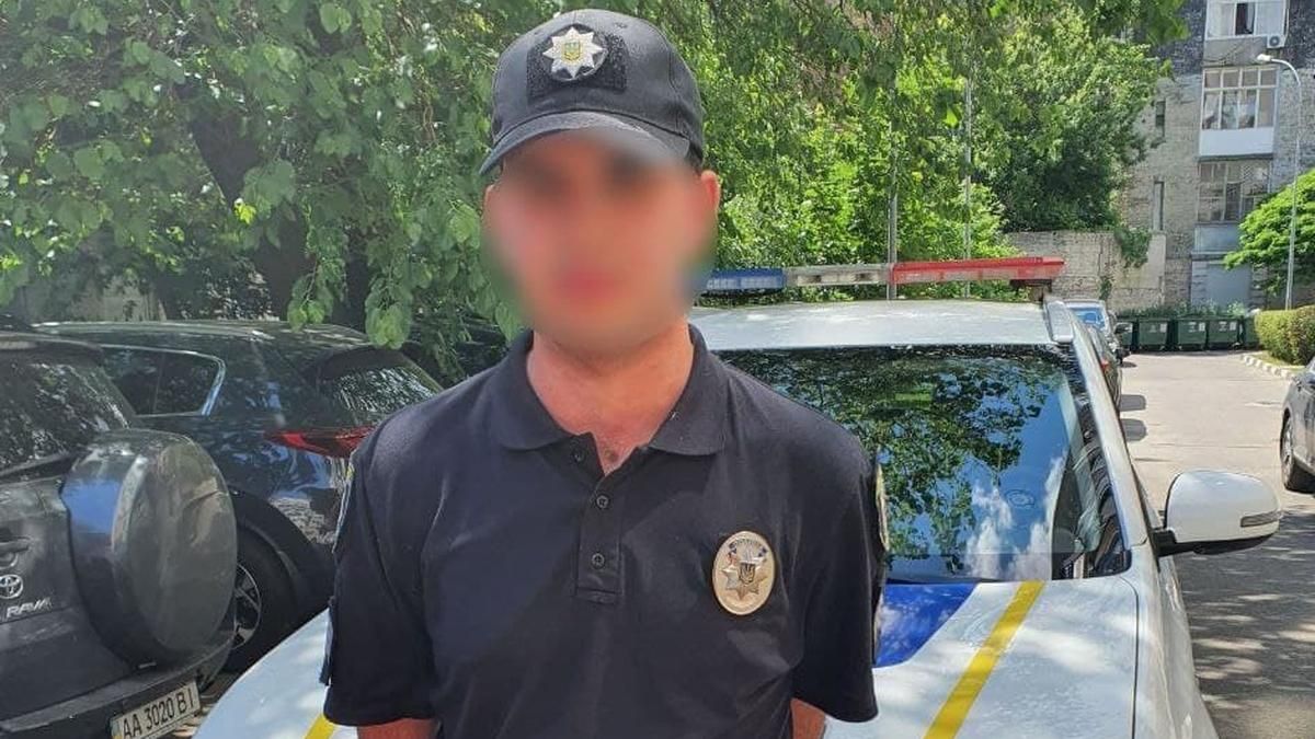 У Києві спіймали фейкового поліцейського У Києві спіймали фейкового поліцейського