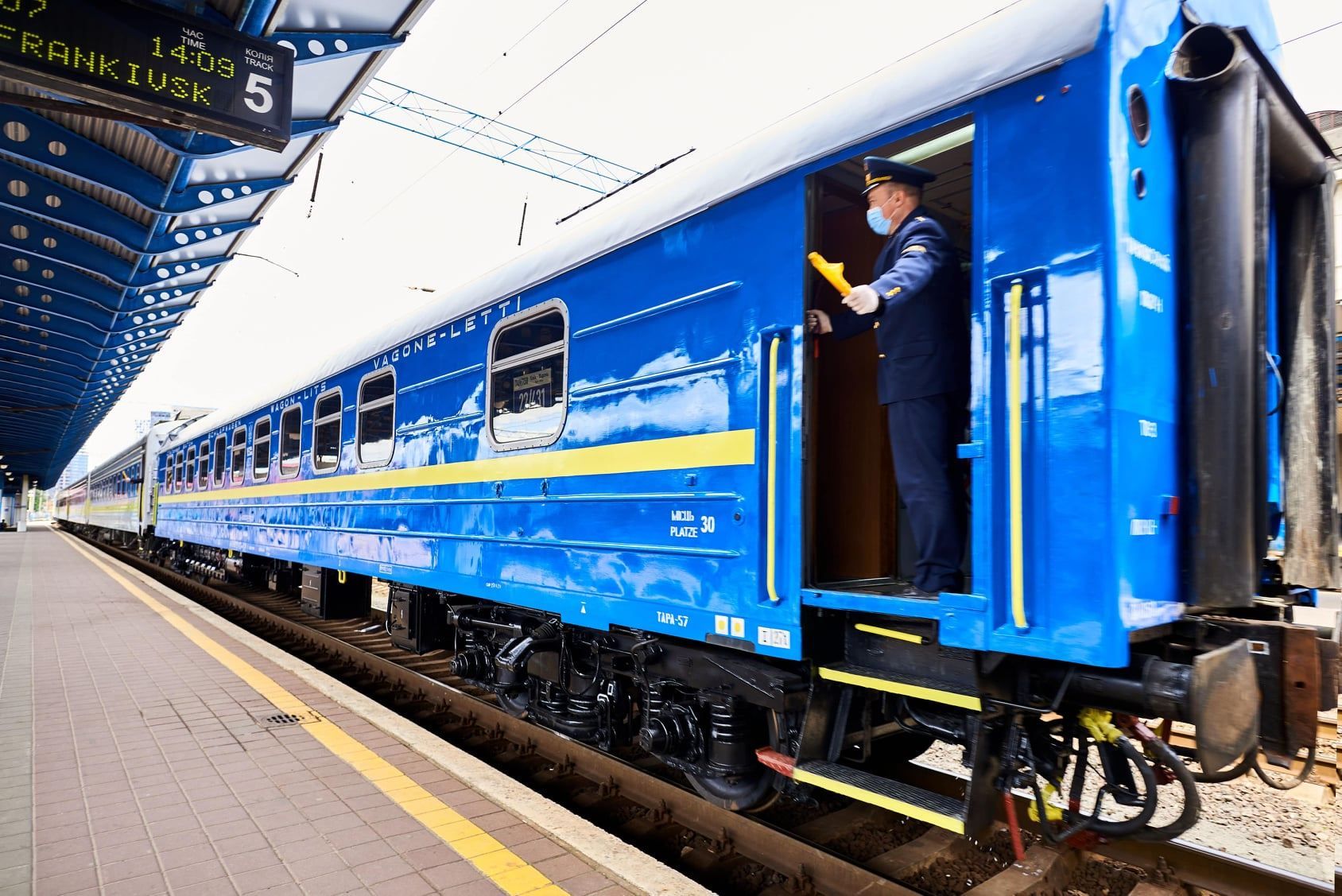 Поезд до моря Укрзализныця: запускает дополнительные рейсы в Одессу