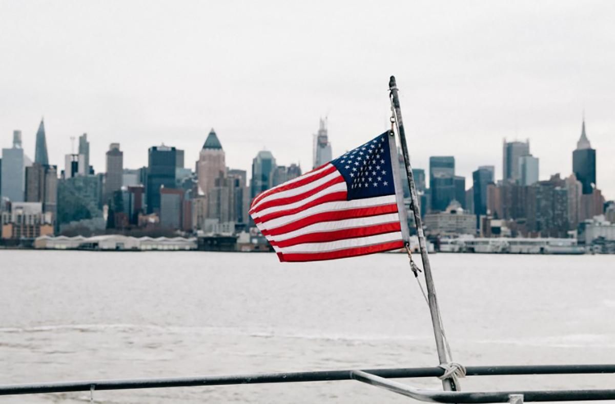 В США відзначали День прапора, який змінили 27 разів – Голос Америки