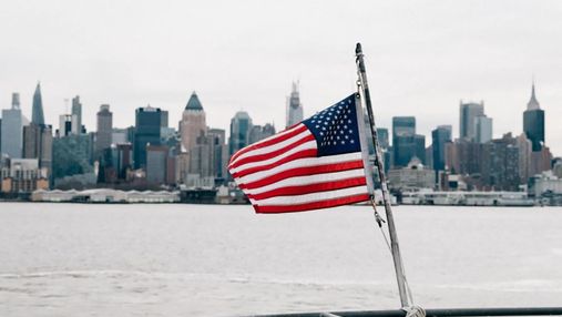 В США отметили День флага: его модифицировали 27 раз – Голос Америки