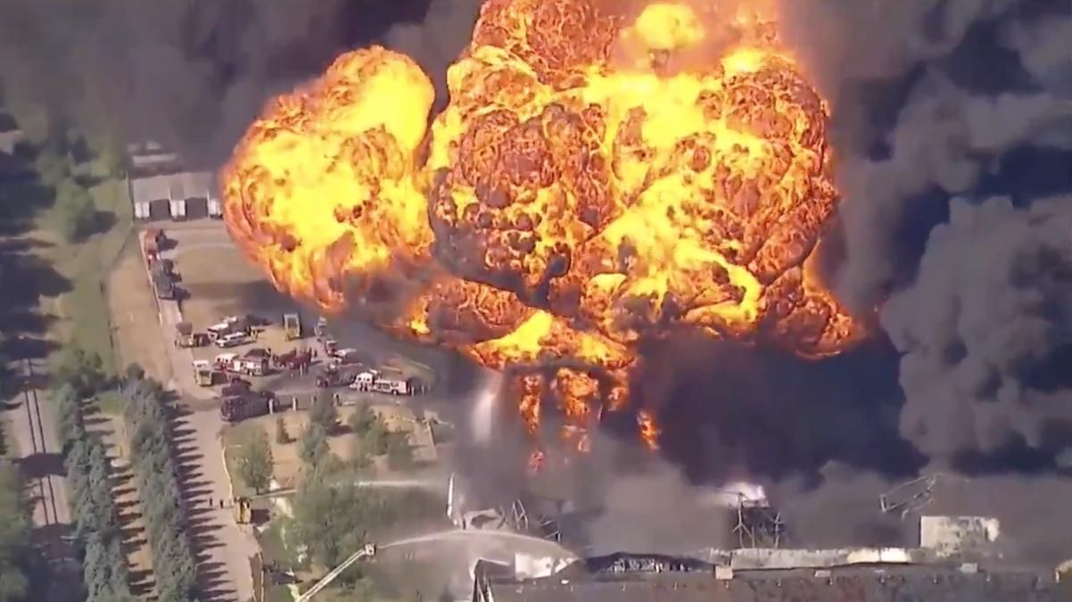 В США горело химическое предприятие, местных срочно эвакуировали–видео