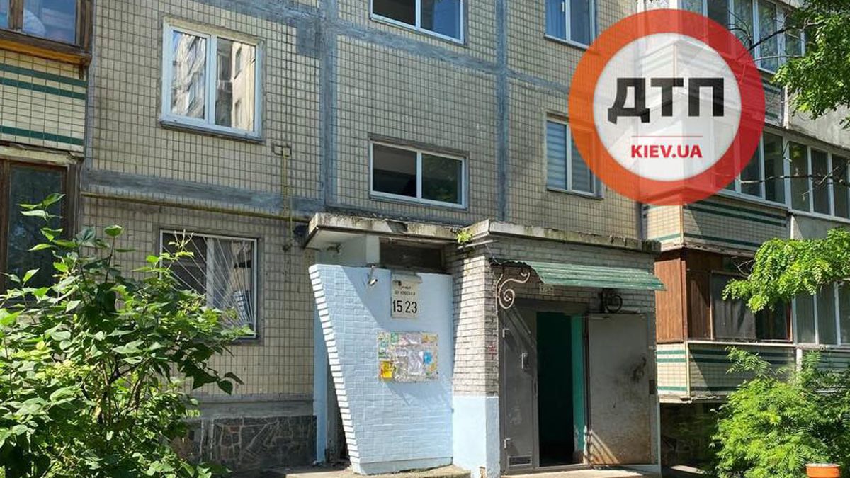 У Києві в сміттєзбірнику знайшли труп у килиму: тіло лежало там 5 днів