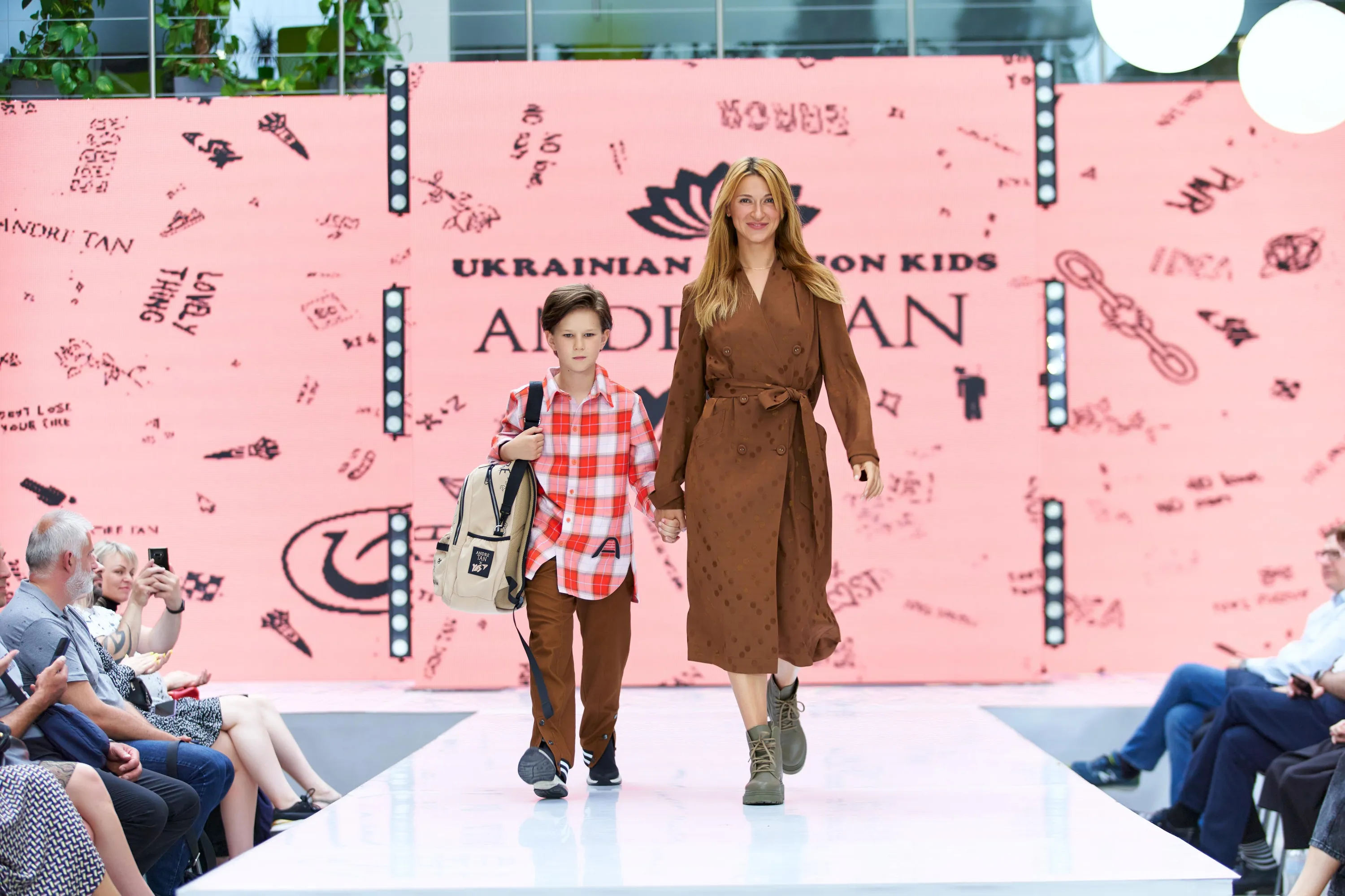 Андре Тан та бренд YES представили колекцію рюкзаків