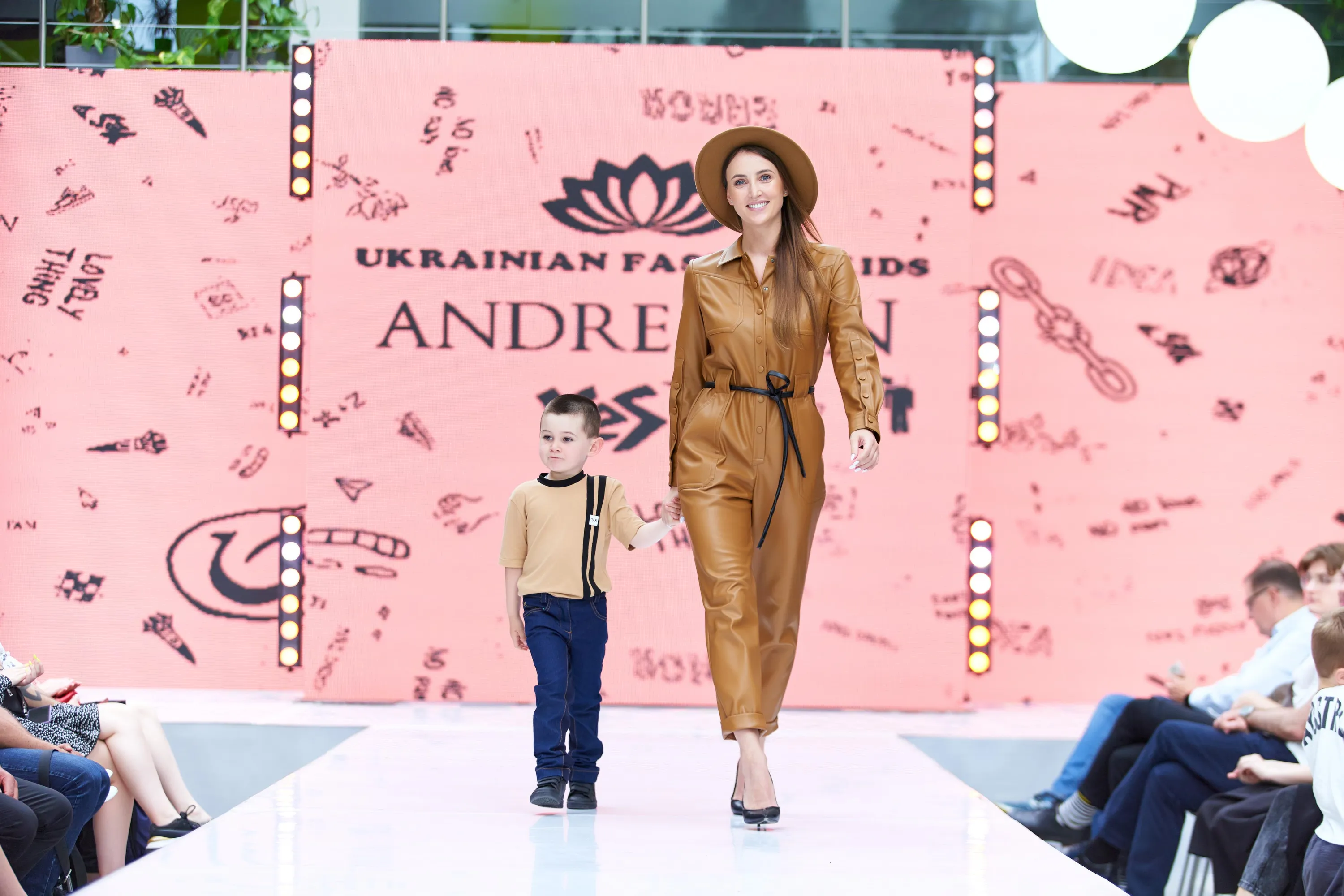 Андре Тан та бренд YES представили колекцію рюкзаків